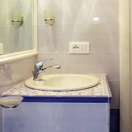 לינה וארוחת בוקר Angels In 3*