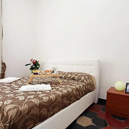 Angels In לינה וארוחת בוקר